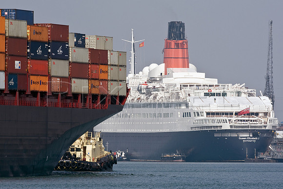 Hong Kong Express and QE2