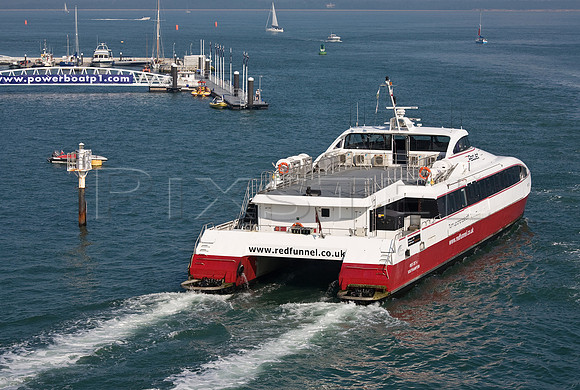 Red Jet 4 Leaving Cowes