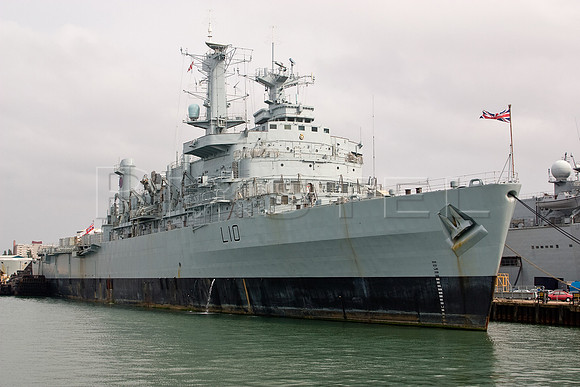 HMS Fearless