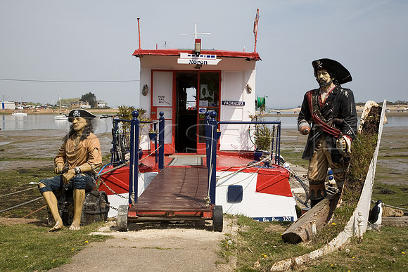 Xoron Floatel, Bembridge