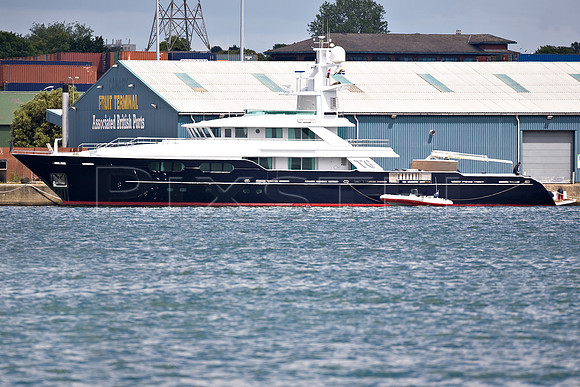 Superyacht T6
