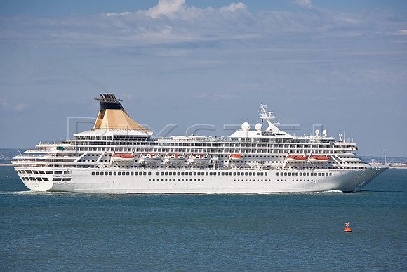 Artemis Passing Cowes