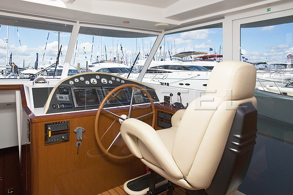 Swift Trawler 52 Helm