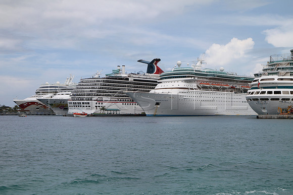 Cruise Ships in Nassau