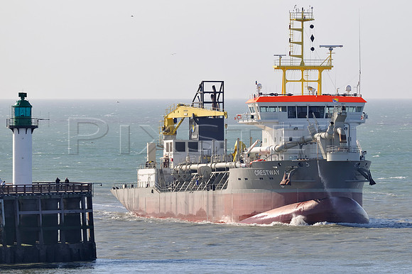 Crestway entering Calais