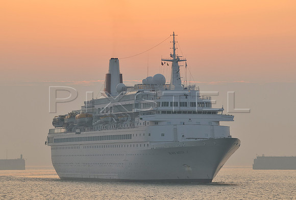 Black Watch Arrives Dover