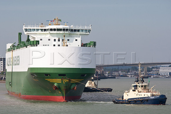 Fidelio with Tug