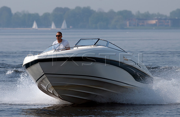 Rinker Captiva 232