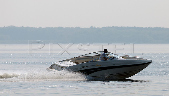 Rinker Bowrider