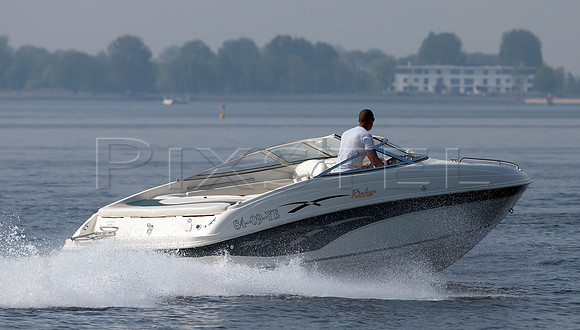Rinker on Almere Lakes