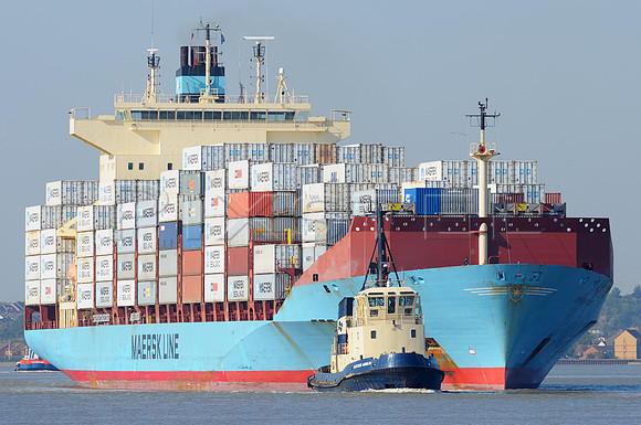Jeppesen Maersk with Tug