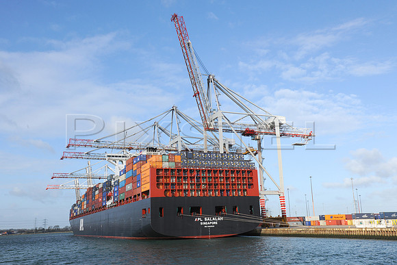 APL Salalah alongside